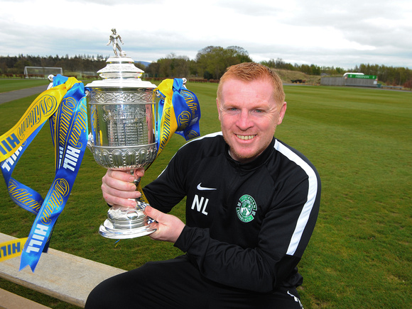 01-FREE-PIC-Hibs-S-Cup-Neil-Lennon